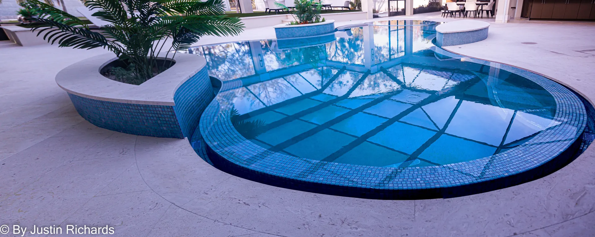 Glass mosaic tile