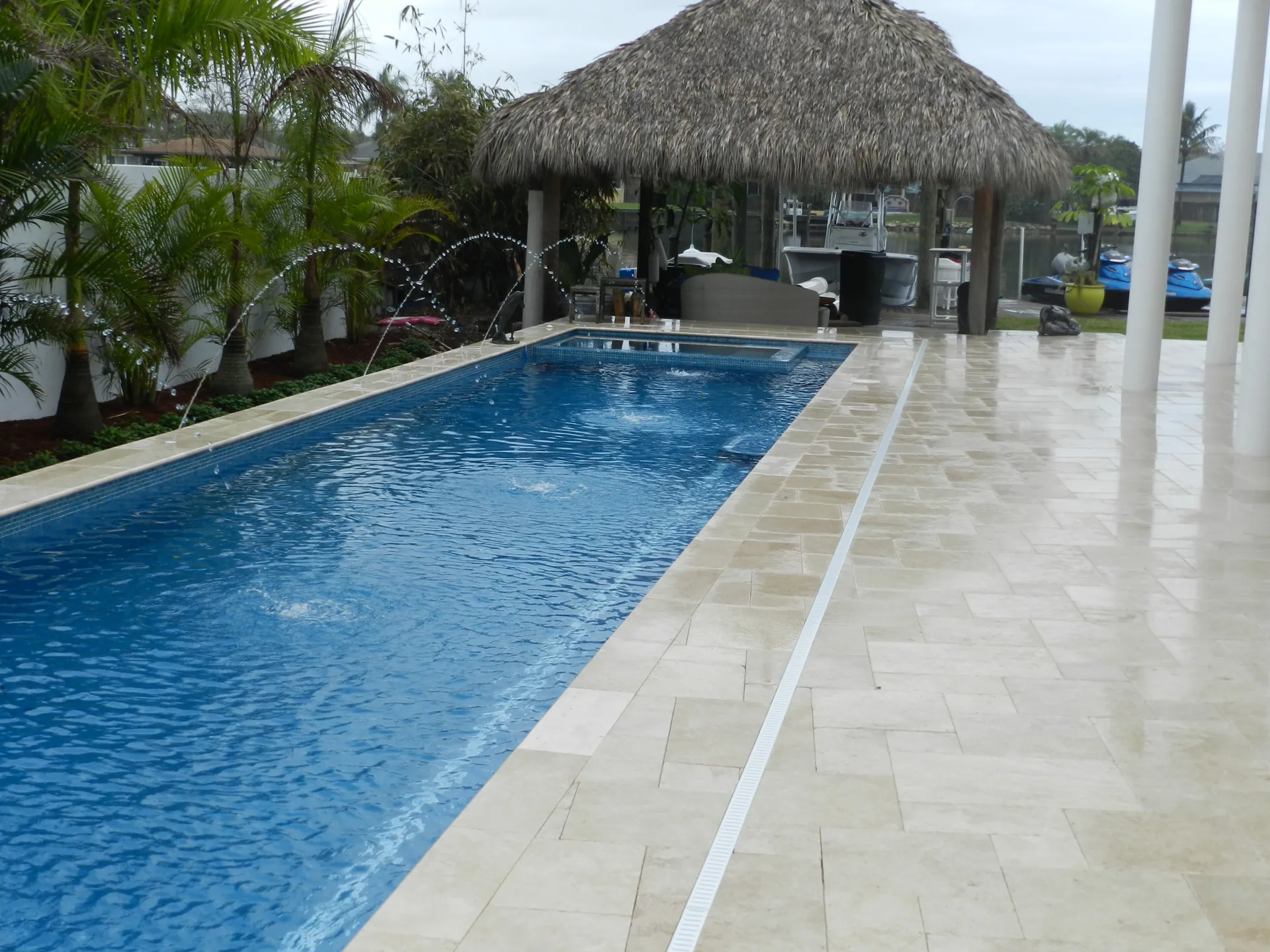 Dark blue pool finish