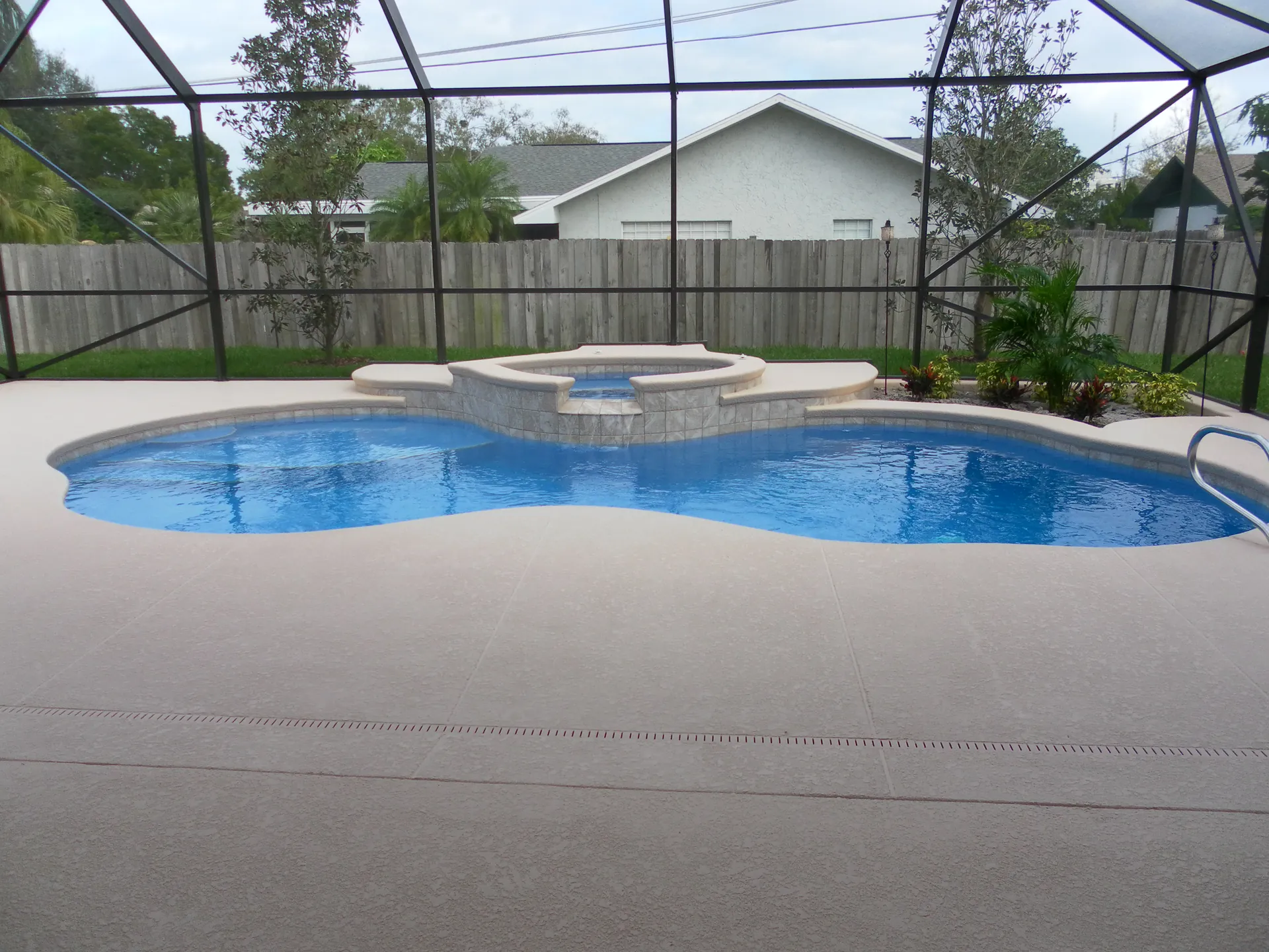 Raised spillover spa