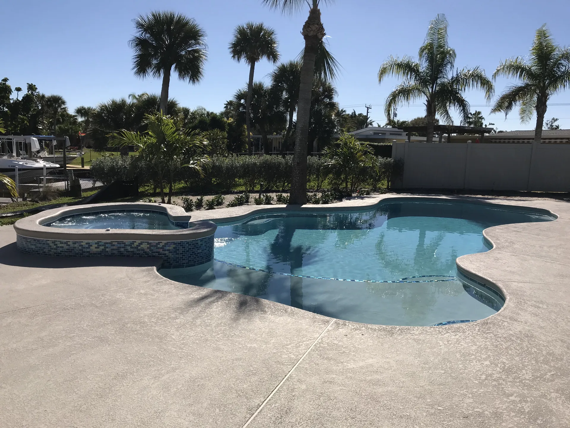 Raised spillover spa