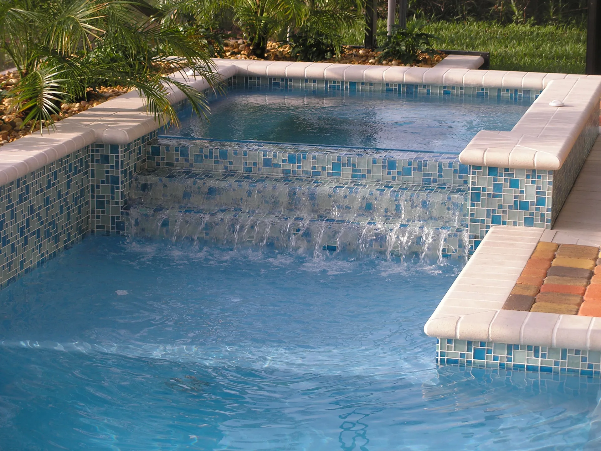 Glass mosaic tile